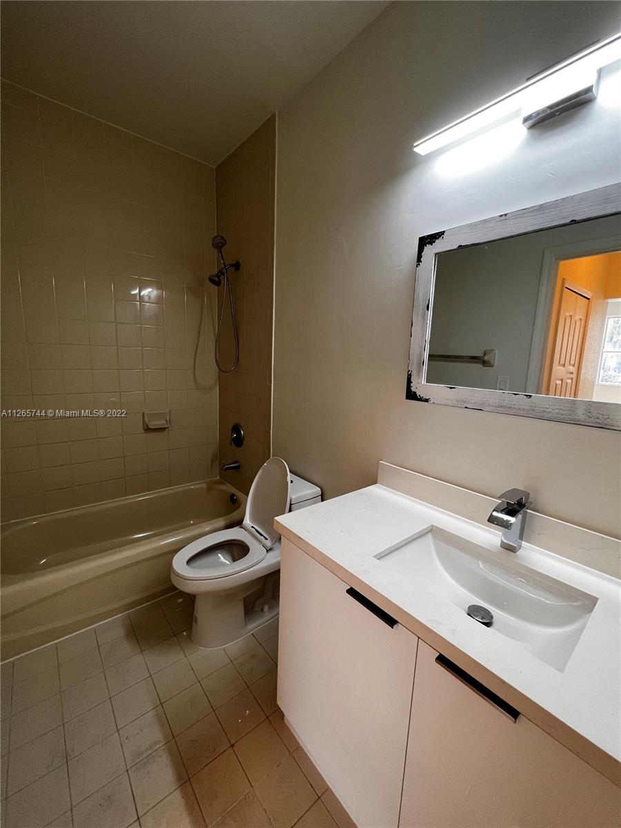 17800 NW 73rd Ave Unit: 104-21