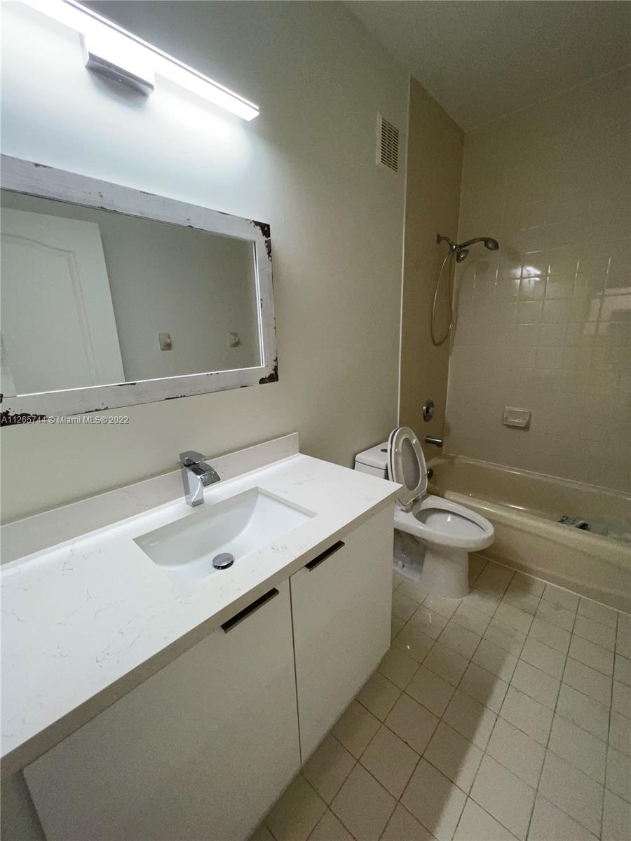 17800 NW 73rd Ave Unit: 104-21