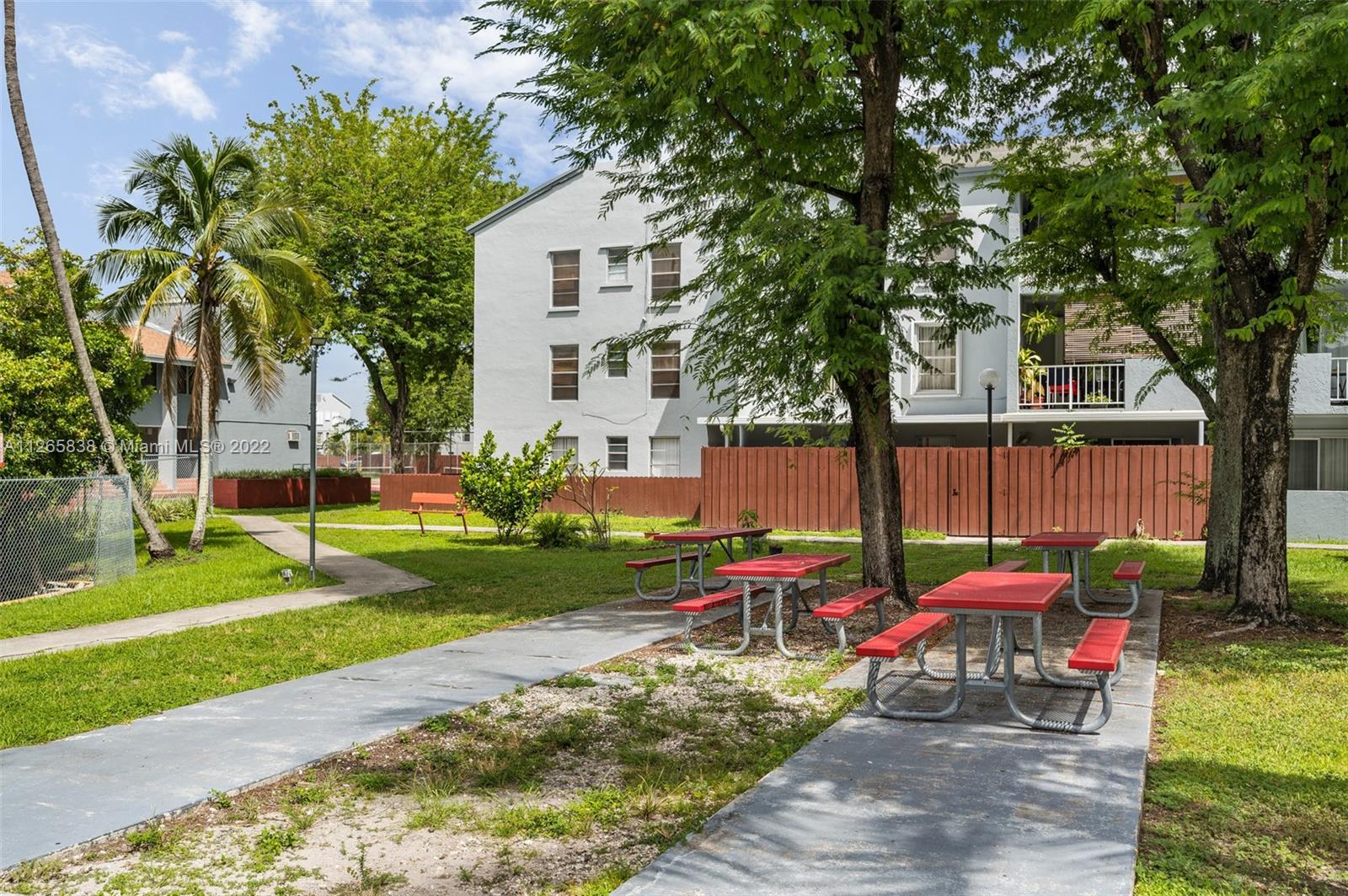 1725 W 60th St Unit: F220