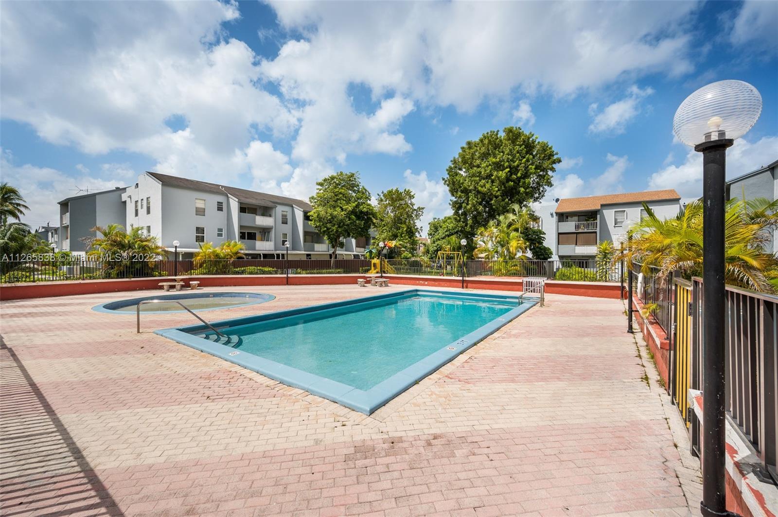 1725 W 60th St Unit: F220