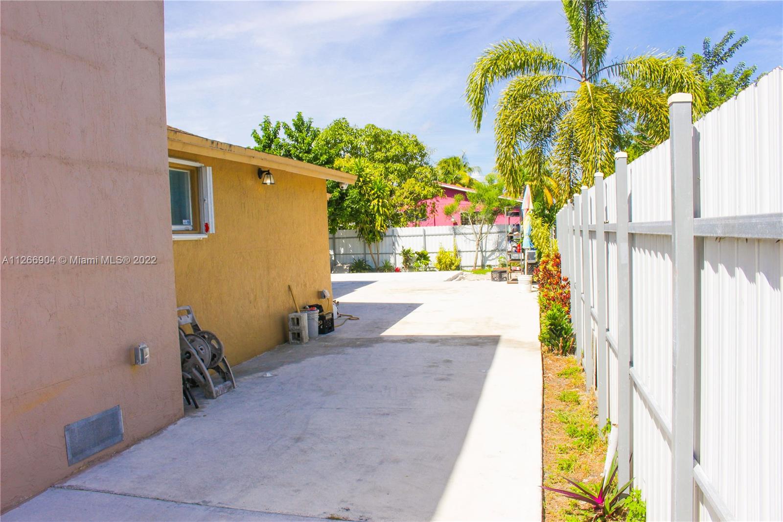 2141 NW 49th St