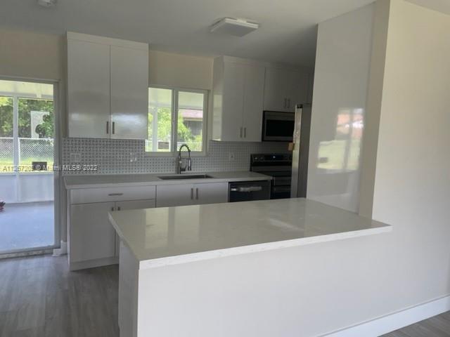 1211 NW 18th St