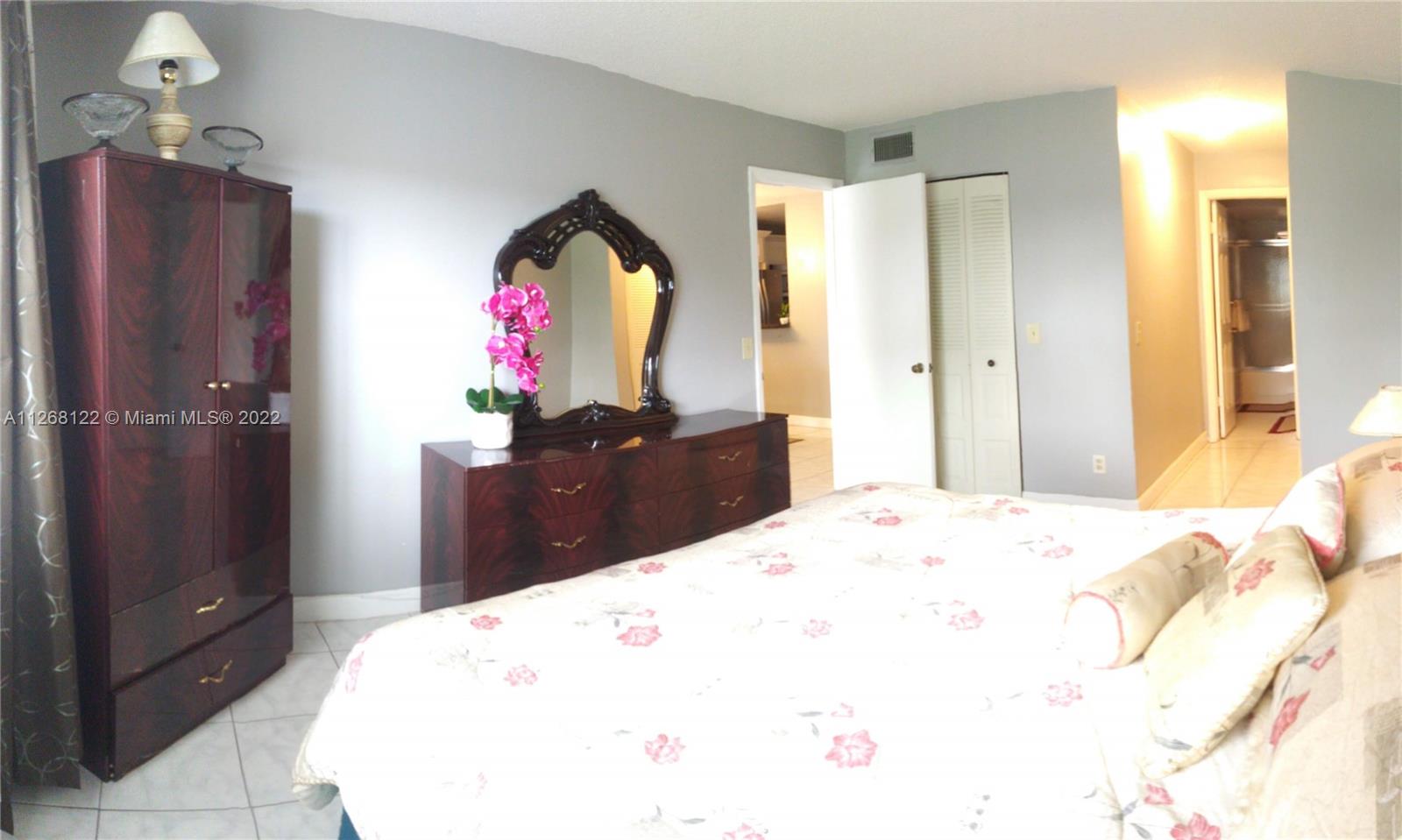 9801 SUNRISE LAKES Unit: 211