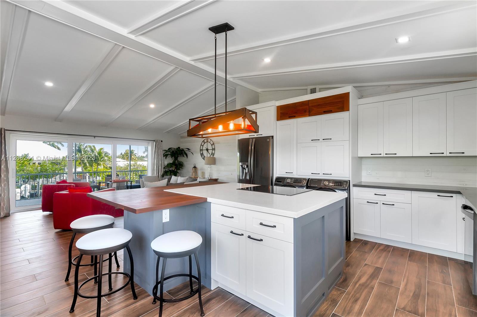 100 Bayview Dr