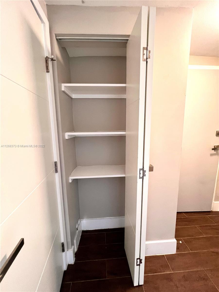 222 Sidonia Ave Unit: 8