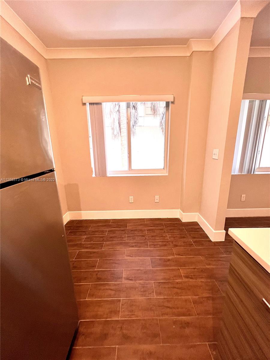 222 Sidonia Ave Unit: 8