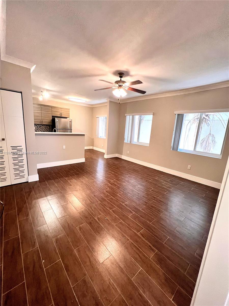 222 Sidonia Ave Unit: 8