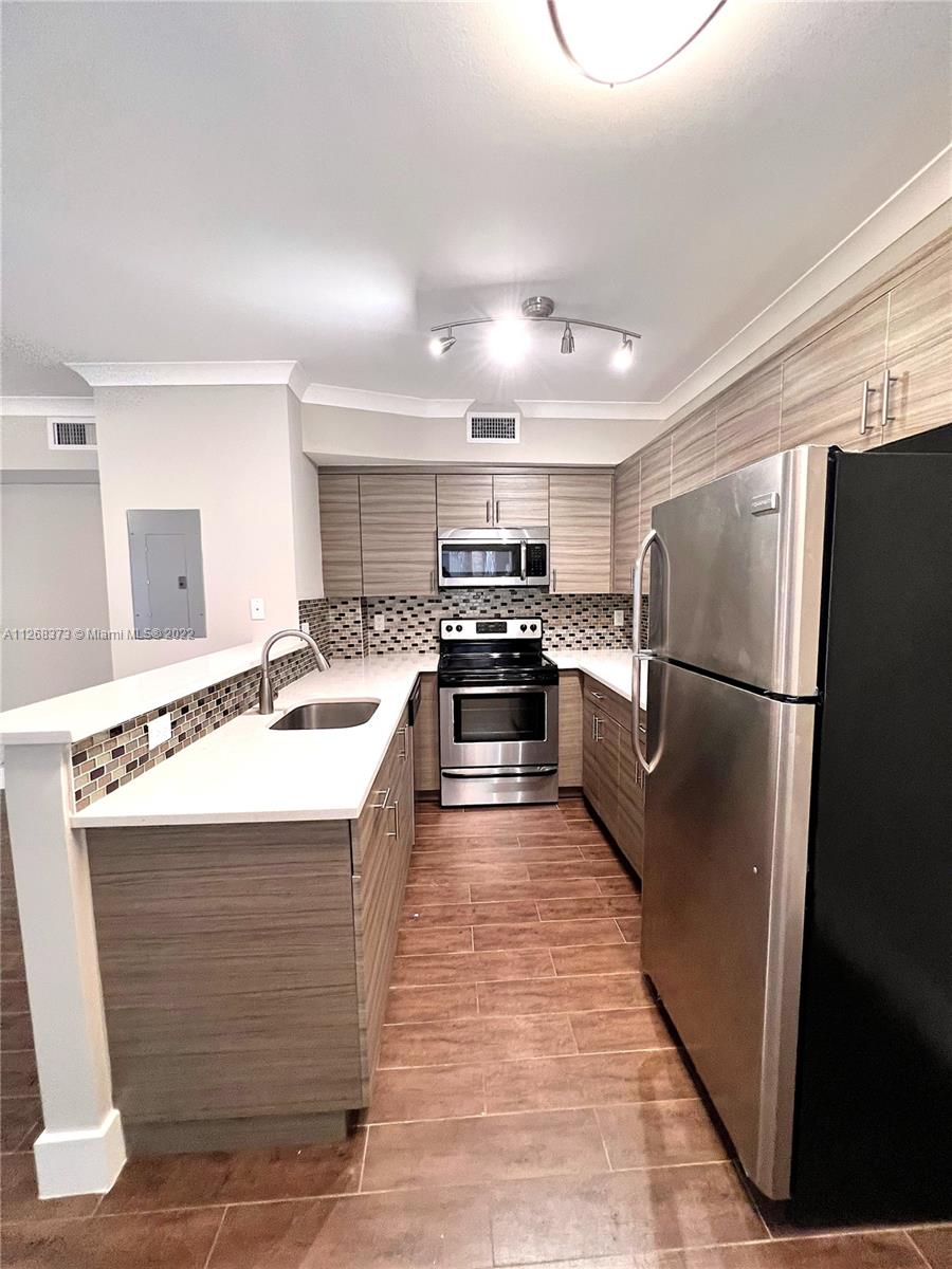 222 Sidonia Ave Unit: 8