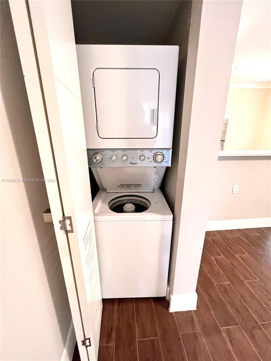 222 Sidonia Ave Unit: 8