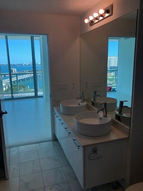 888 Biscayne Blvd Unit: 2811