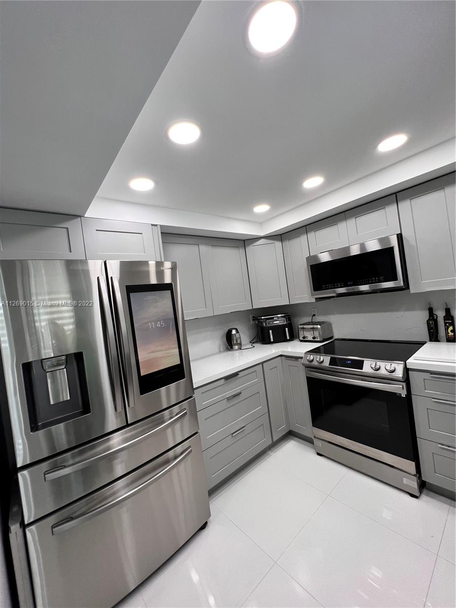 16546 NE 26th Ave Unit: 3J