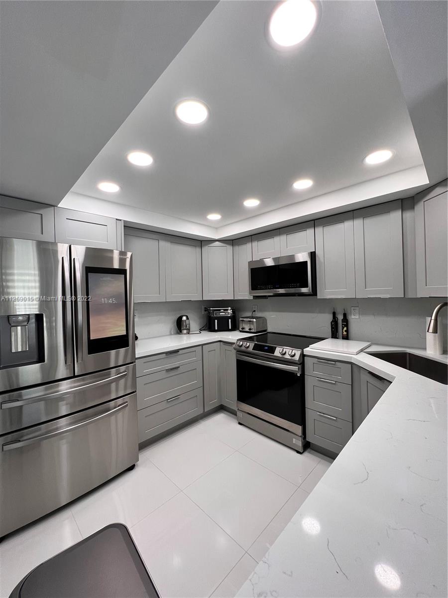 16546 NE 26th Ave Unit: 3J