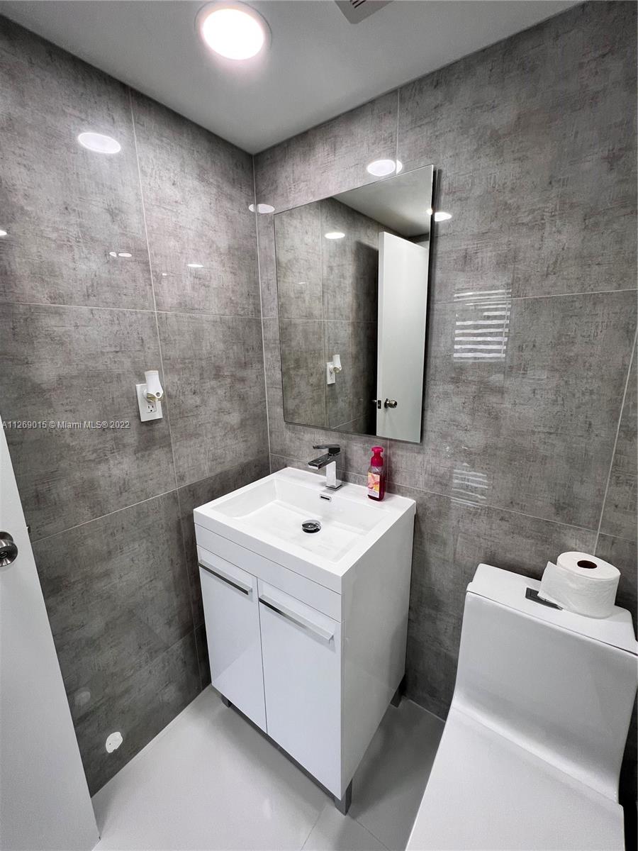 16546 NE 26th Ave Unit: 3J