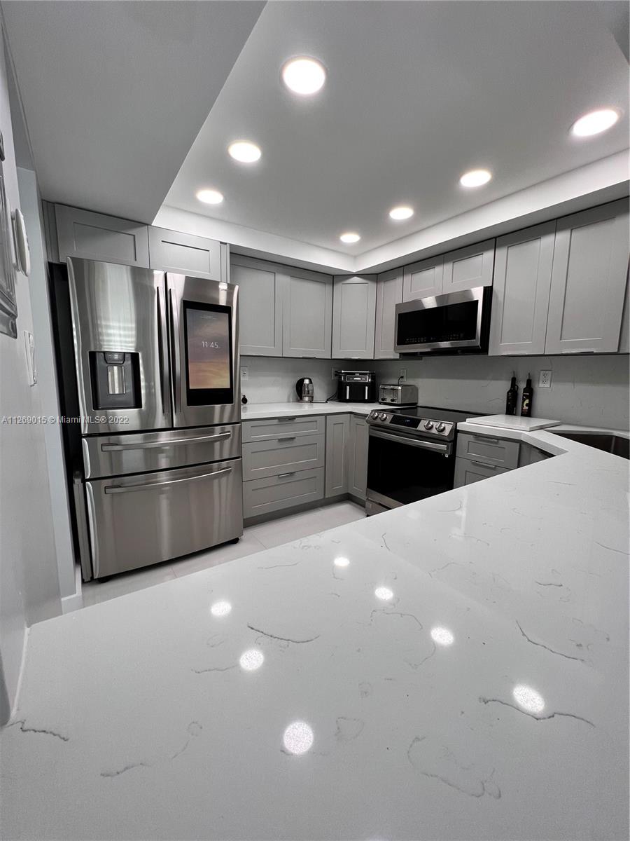 16546 NE 26th Ave Unit: 3J