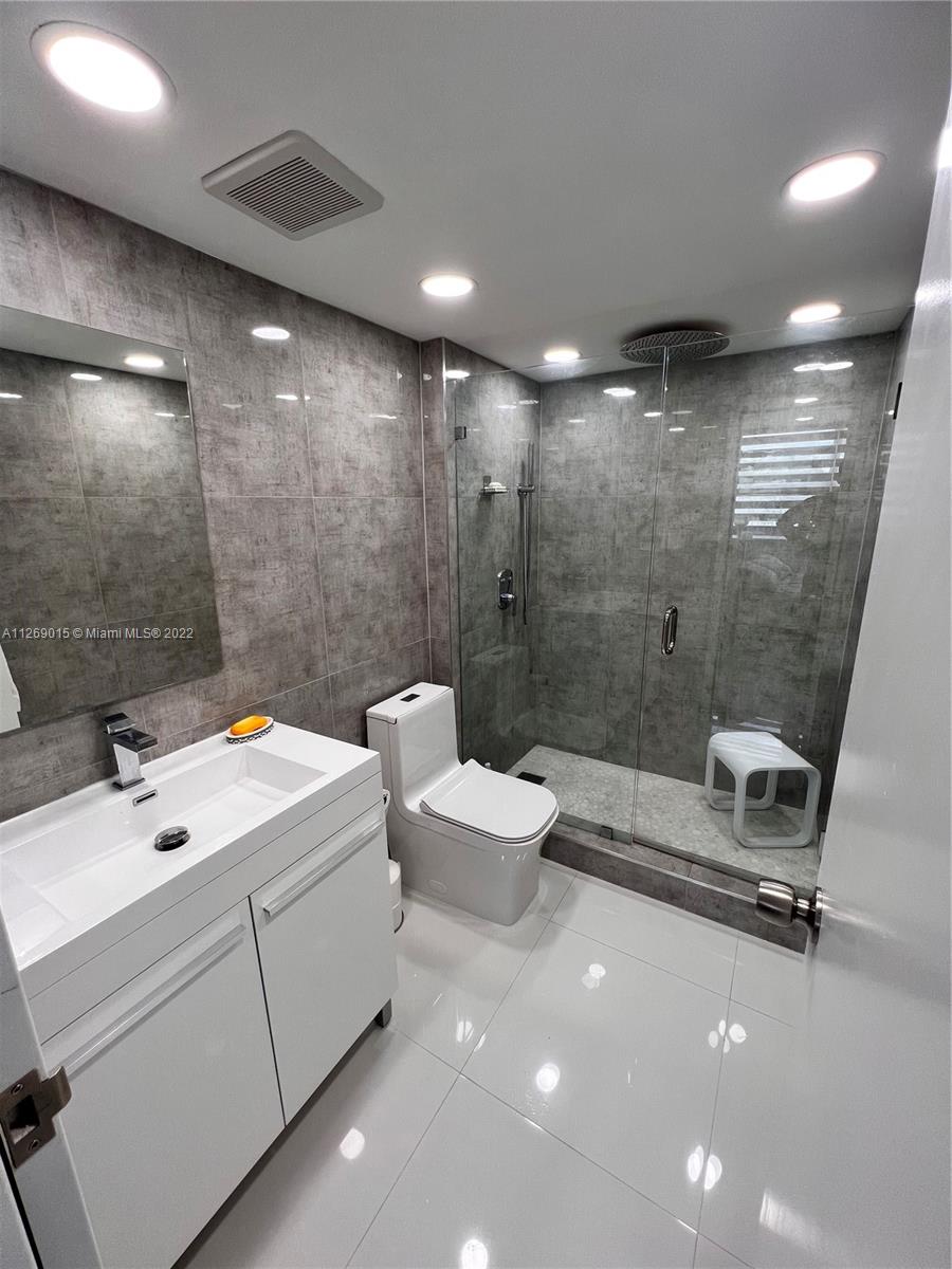 16546 NE 26th Ave Unit: 3J