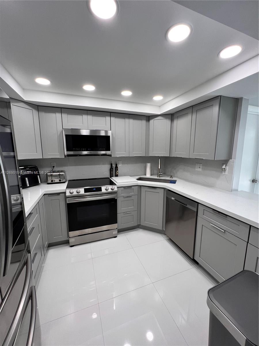 16546 NE 26th Ave Unit: 3J