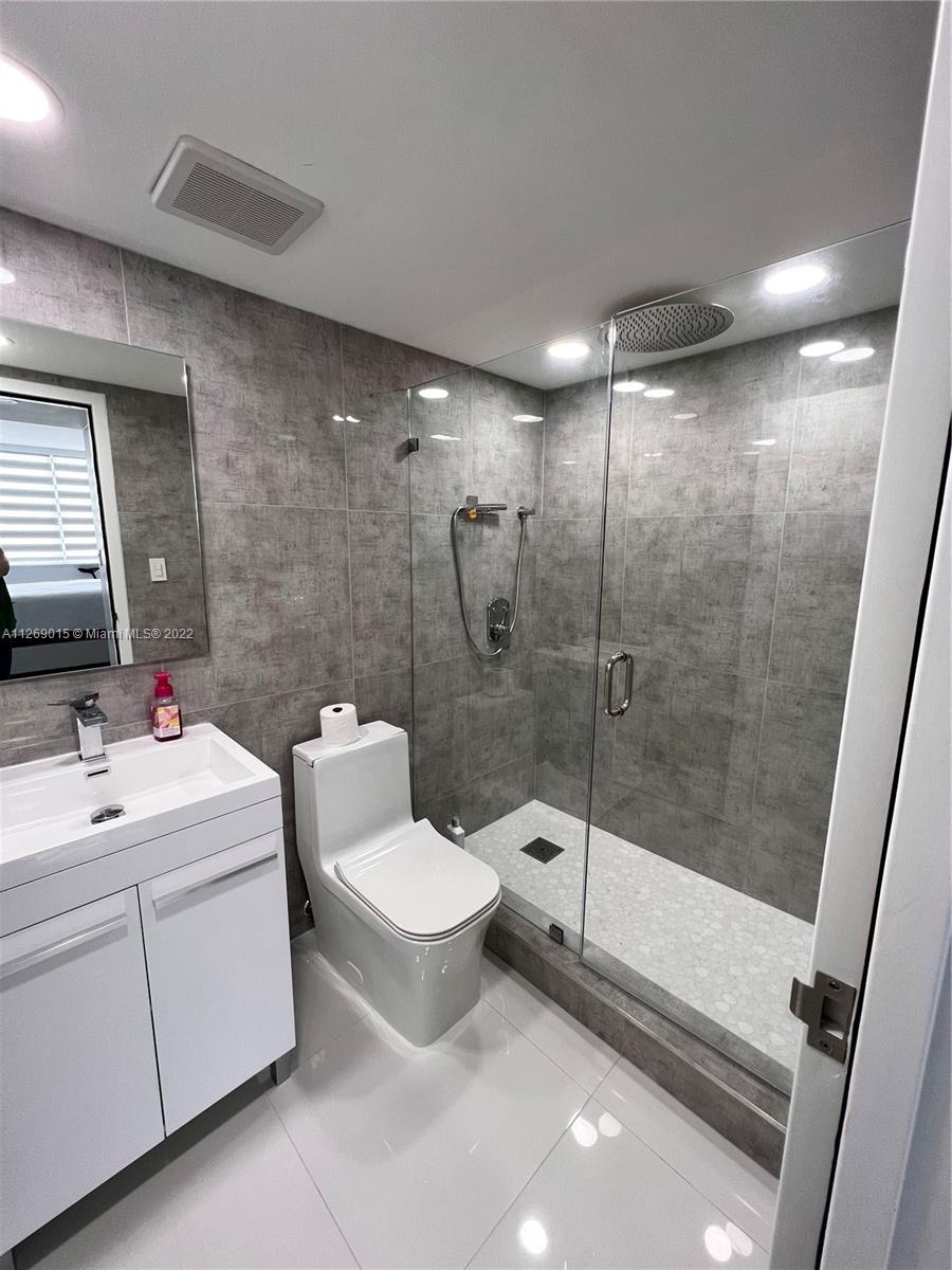 16546 NE 26th Ave Unit: 3J