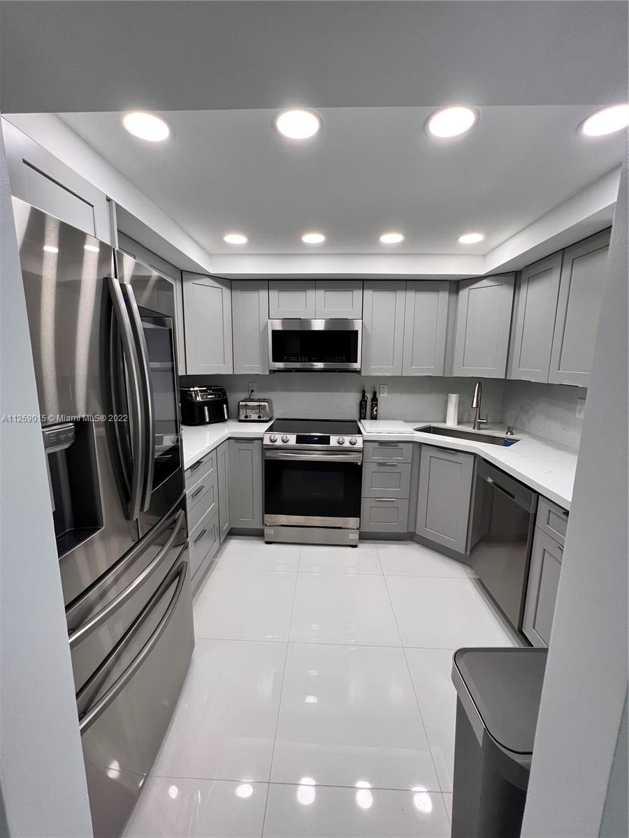 16546 NE 26th Ave Unit: 3J