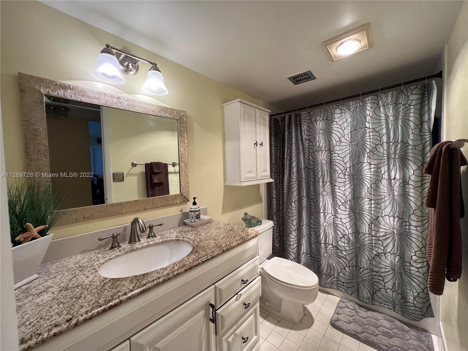 900 NE 195th St Unit: 717