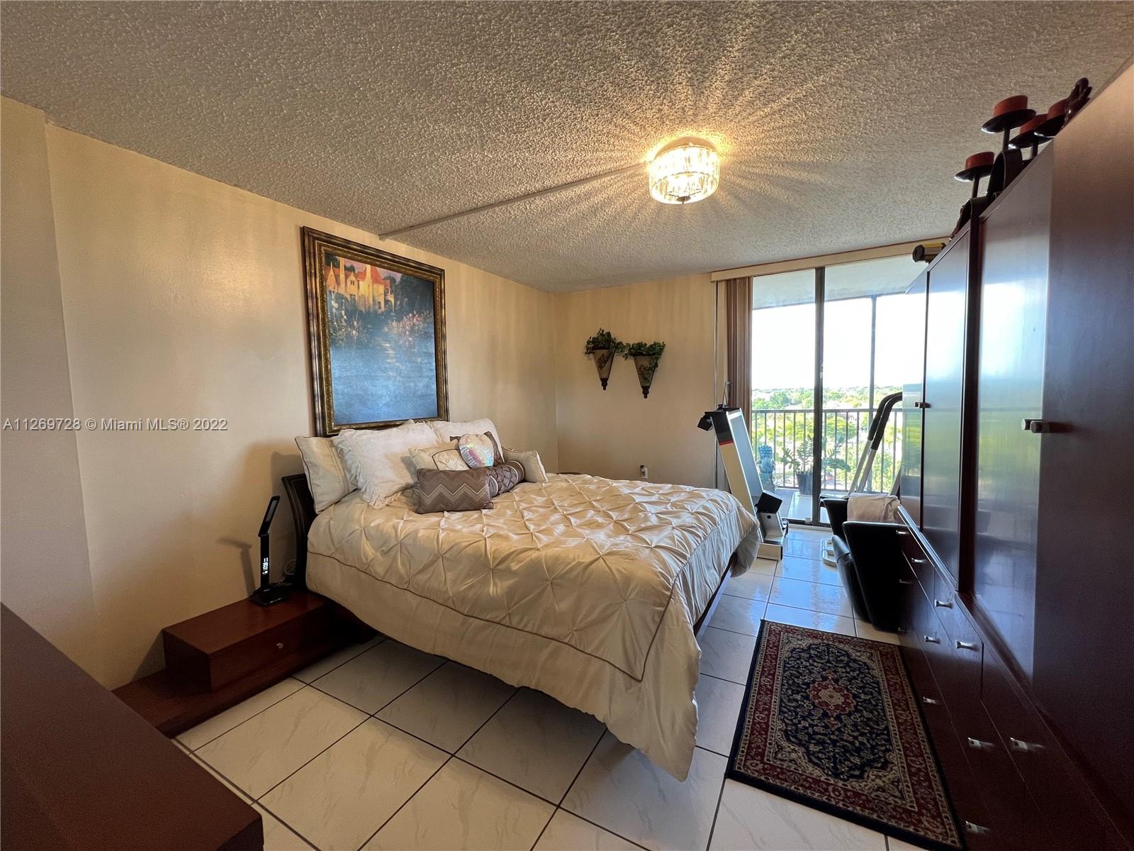 900 NE 195th St Unit: 717