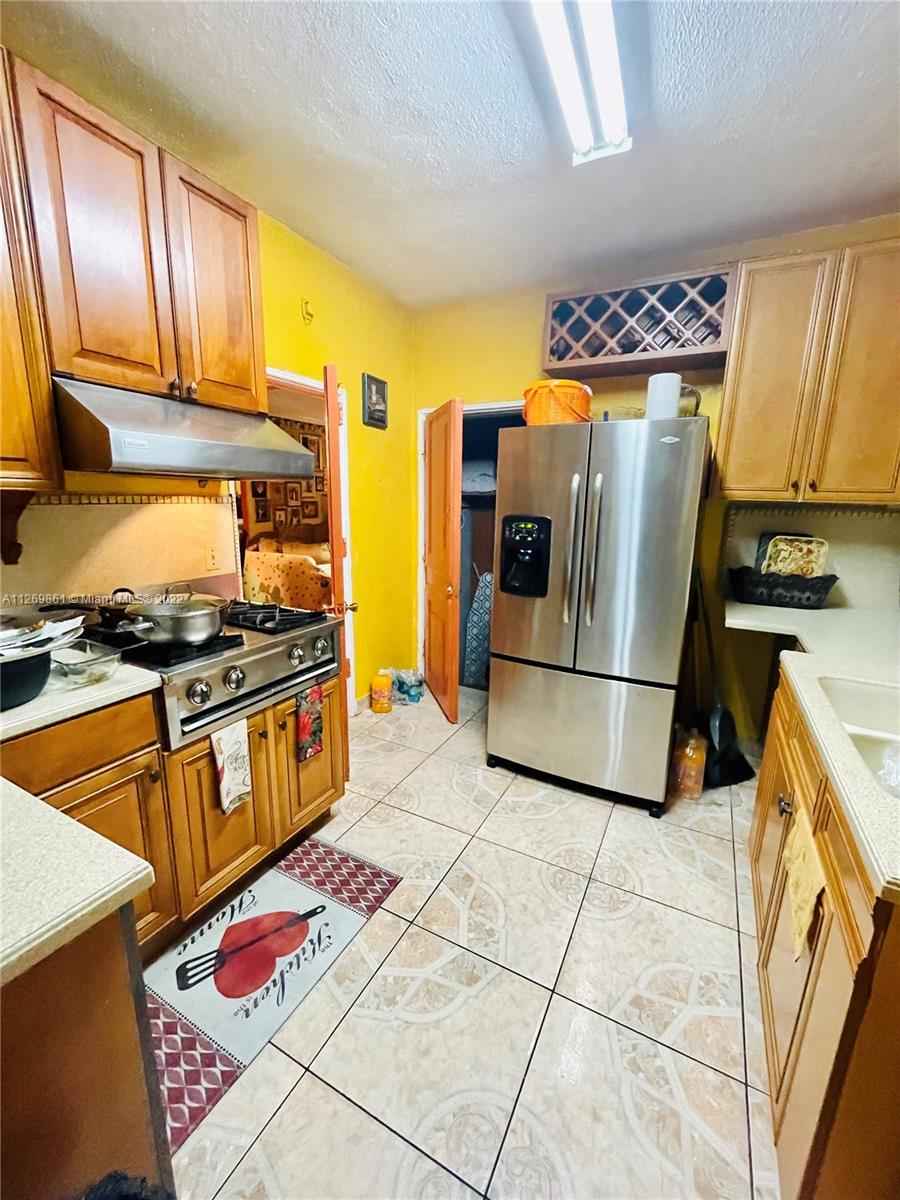 735 NW 45th St