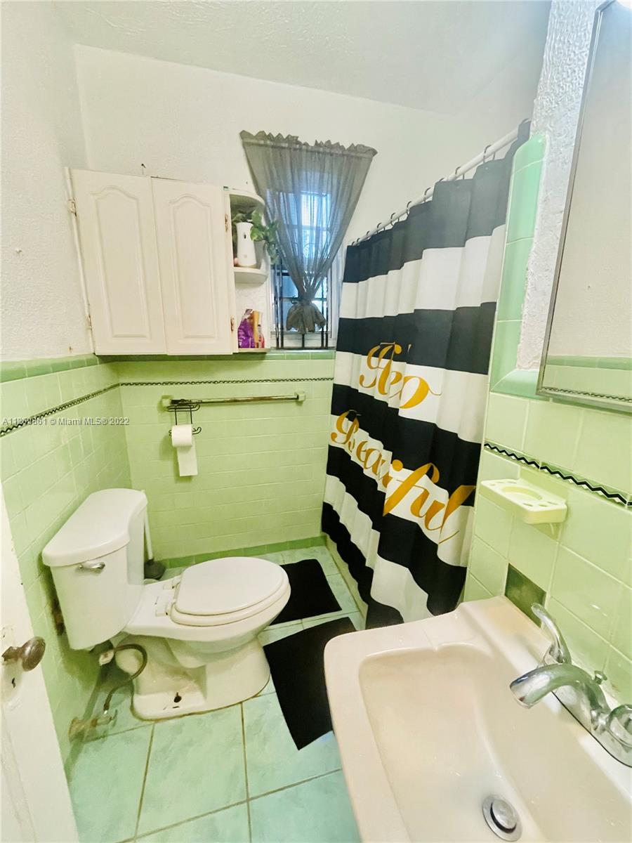 735 NW 45th St
