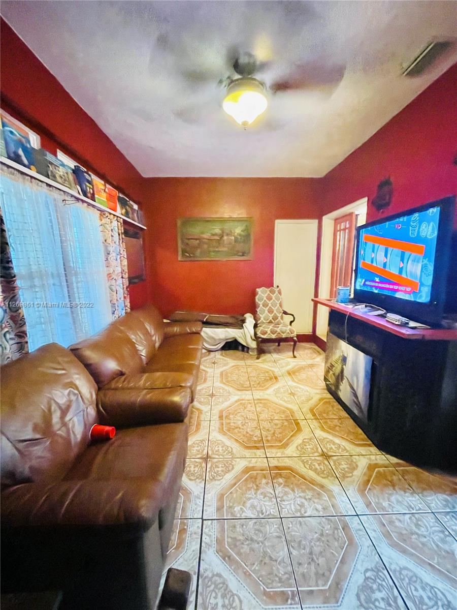 735 NW 45th St
