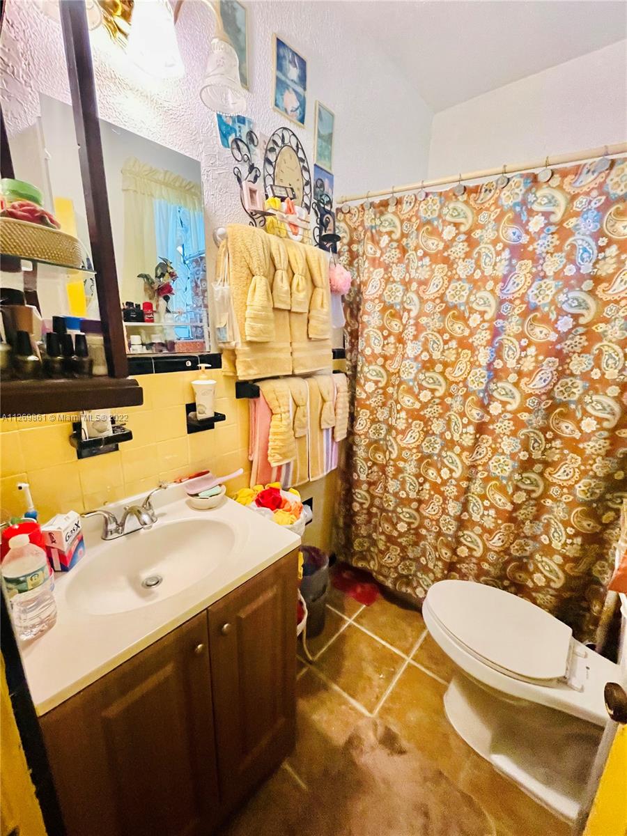 735 NW 45th St