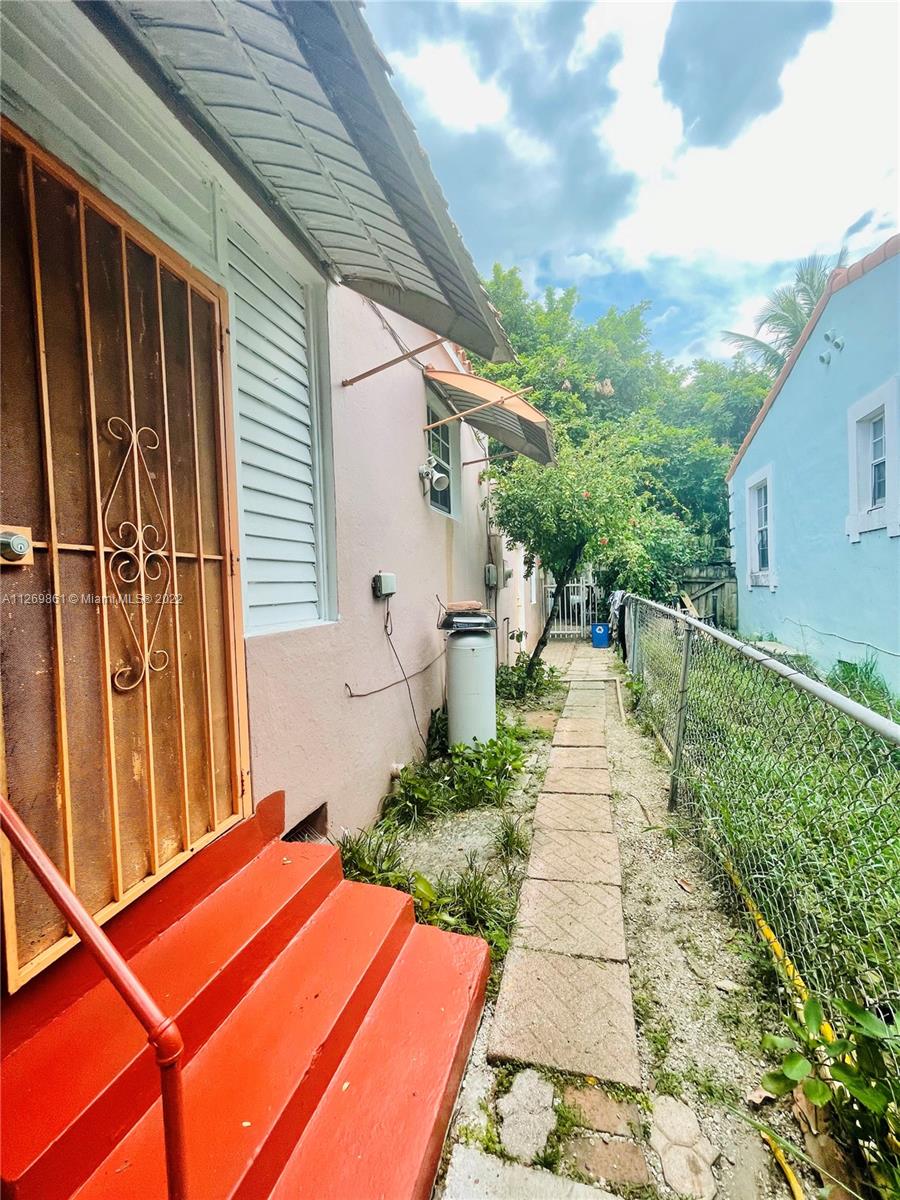 735 NW 45th St