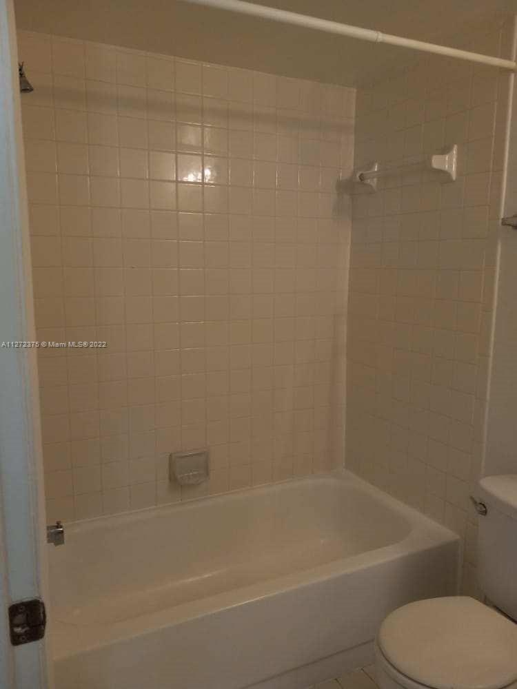10445 NW 7th St Unit: 104