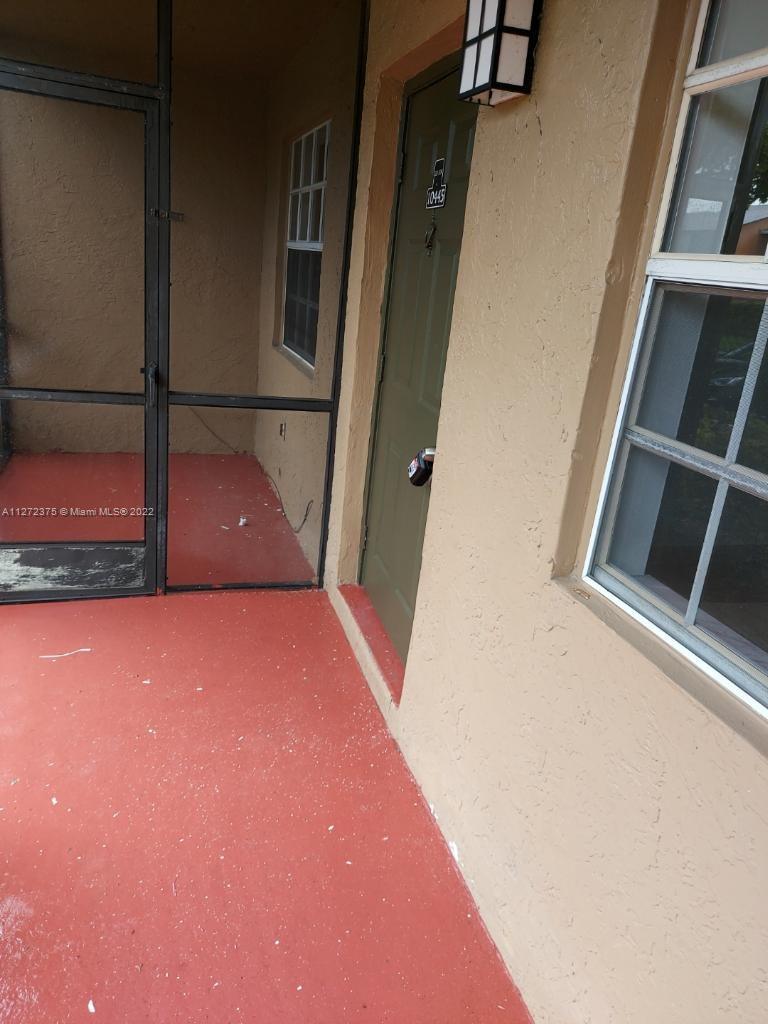 10445 NW 7th St Unit: 104