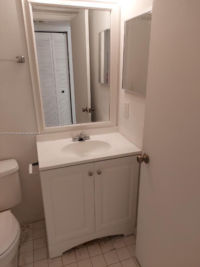 10445 NW 7th St Unit: 104