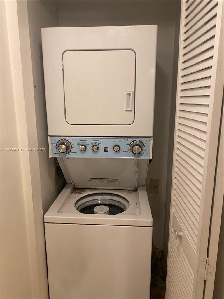 10445 NW 7th St Unit: 104