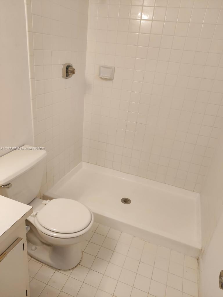 10445 NW 7th St Unit: 104