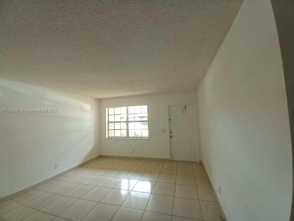 10445 NW 7th St Unit: 104