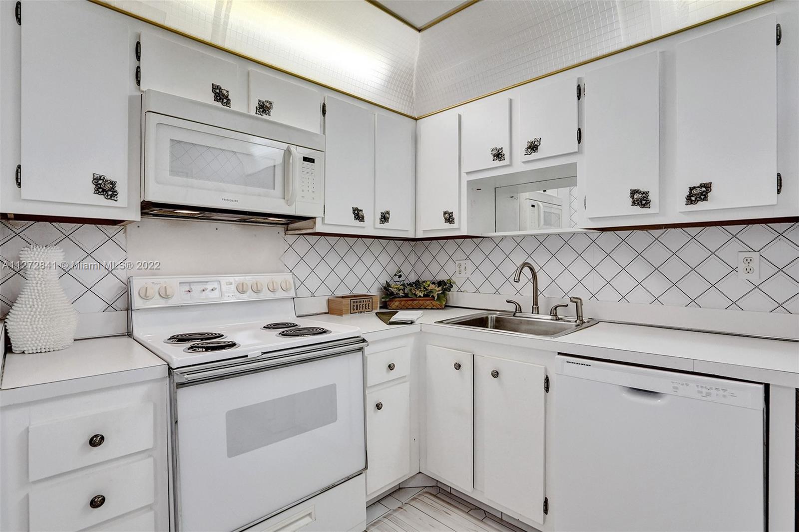 4851 NW 21st St Unit: 112