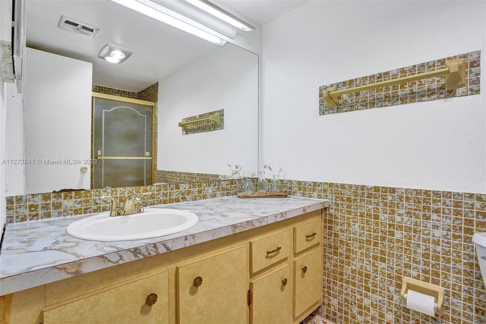 4851 NW 21st St Unit: 112