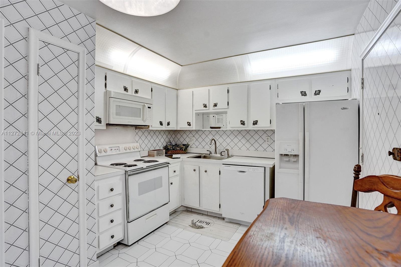 4851 NW 21st St Unit: 112