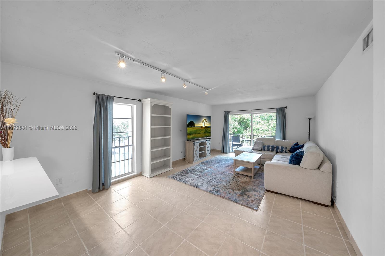 6890 N Kendall Dr Unit: B302