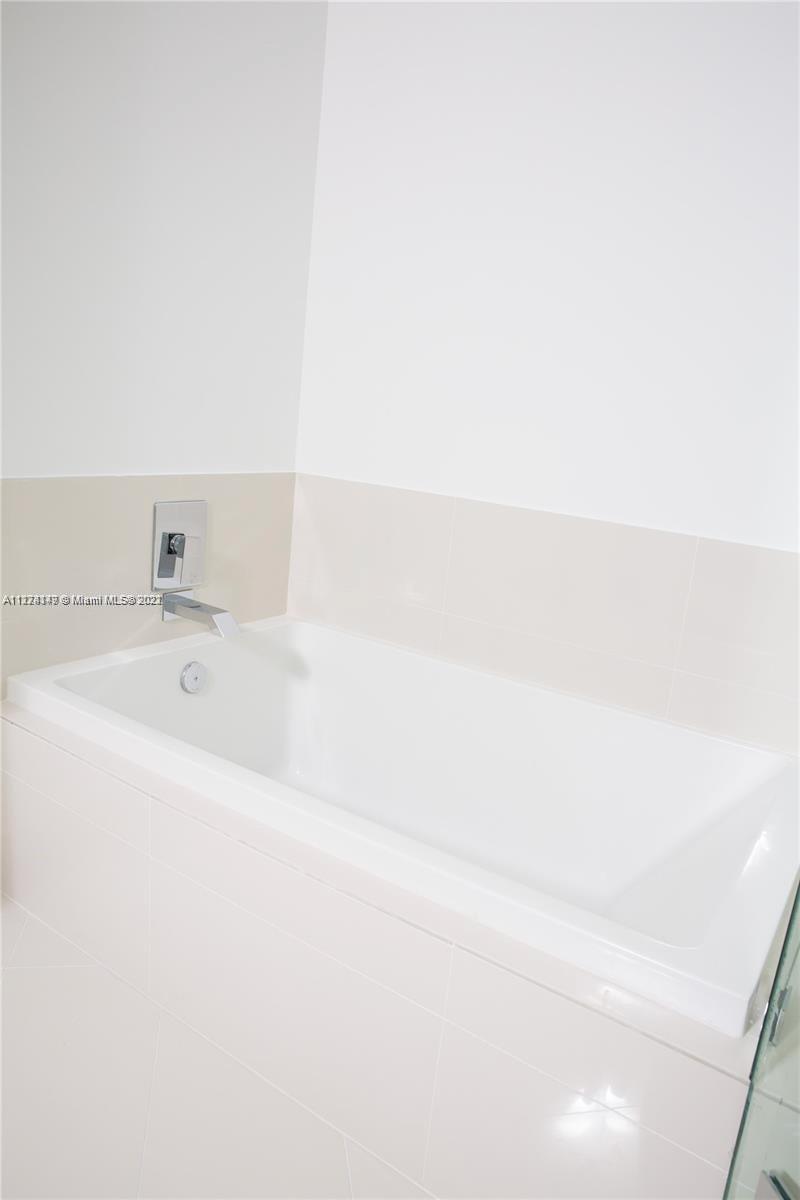 45 SW 9th St Unit: 4001