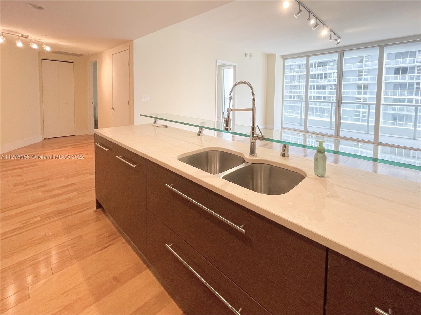475 Brickell Ave Unit: 2909