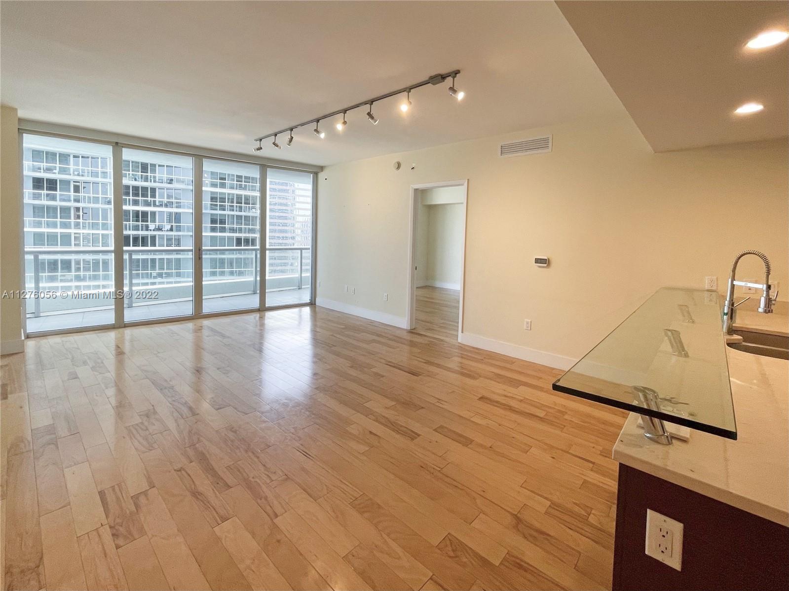 475 Brickell Ave Unit: 2909