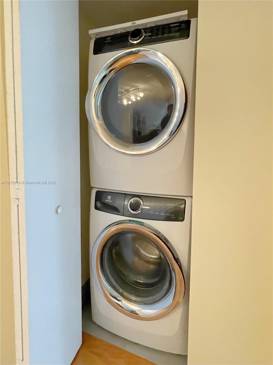 475 Brickell Ave Unit: 2909