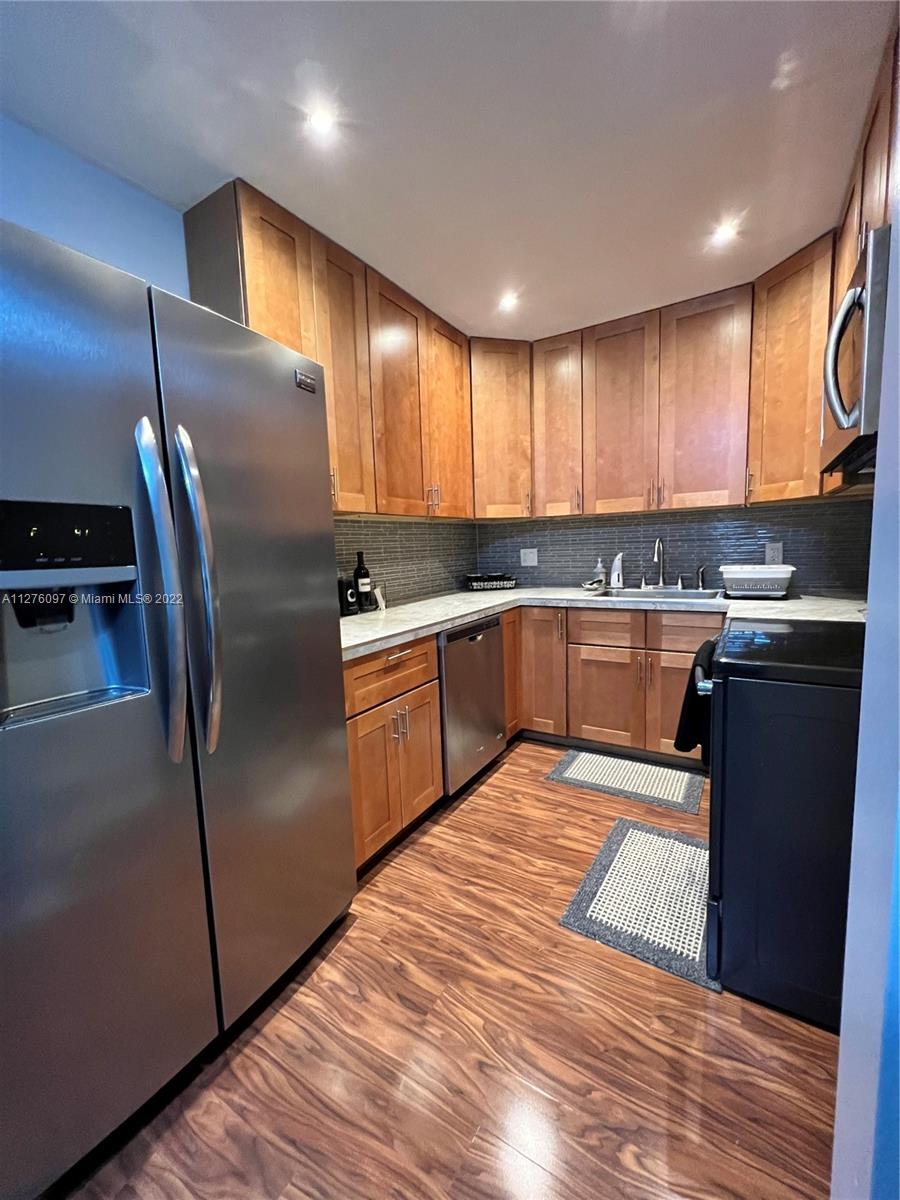 6101 N Falls Cir Dr Unit: 106
