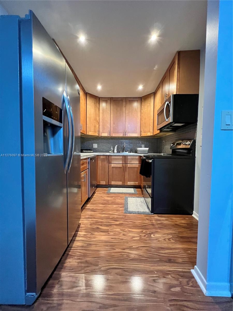 6101 N Falls Cir Dr Unit: 106