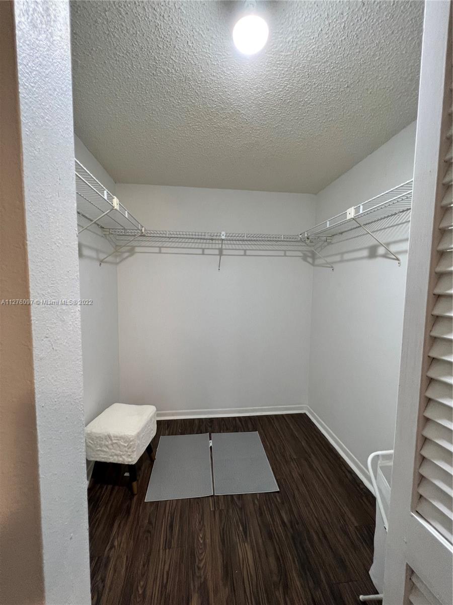 6101 N Falls Cir Dr Unit: 106