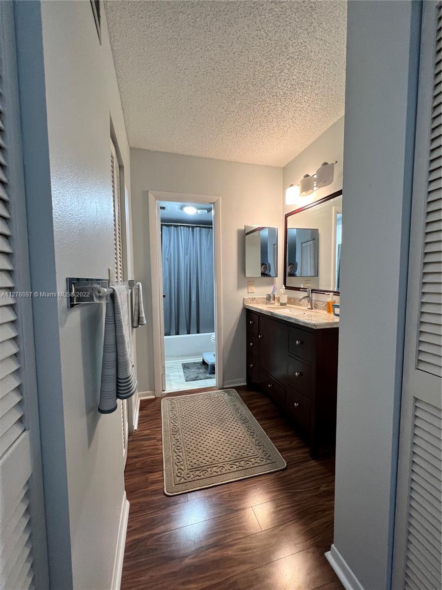 6101 N Falls Cir Dr Unit: 106