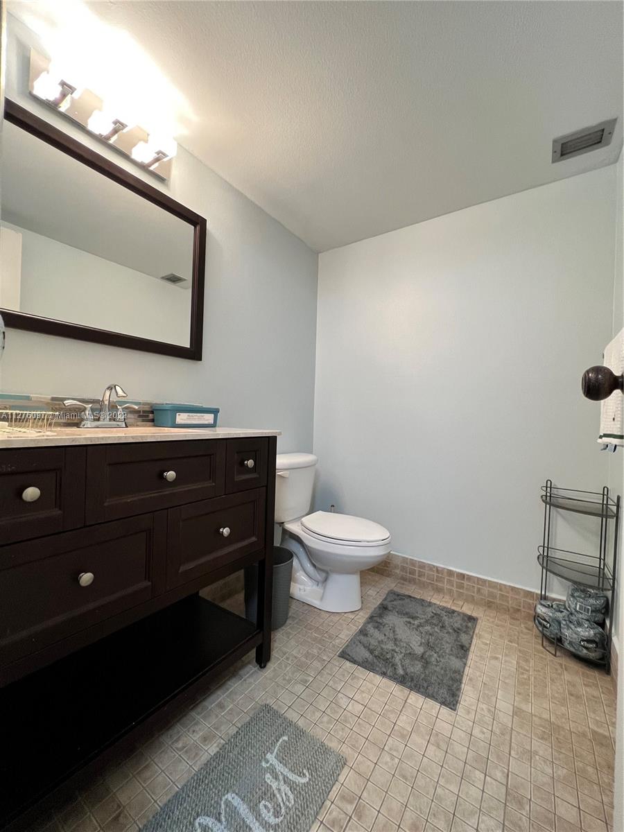 6101 N Falls Cir Dr Unit: 106