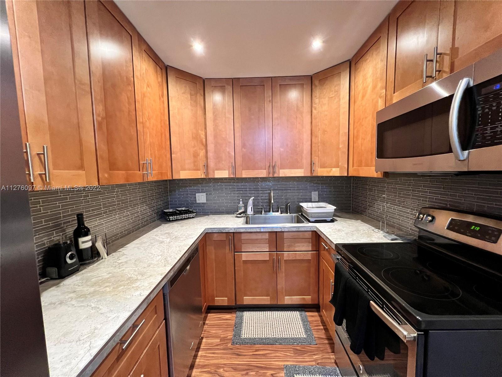 6101 N Falls Cir Dr Unit: 106