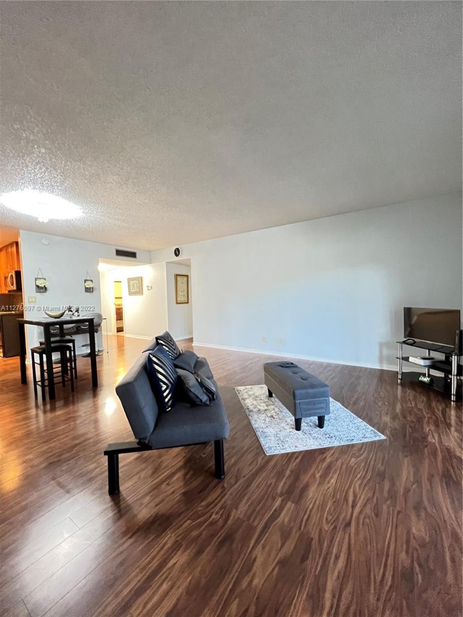 6101 N Falls Cir Dr Unit: 106